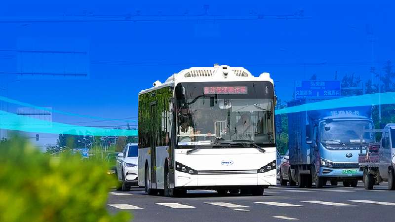 响应“十五五”规划“人工智能+”行动,驭势科技AI司机公开道路一镜到底,展示智慧出行新方式