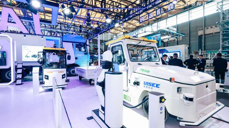 驭势科技携手挚达科技亮相CeMAT：现场动态演示无人车自动充电，AI司机实现全流程无人化